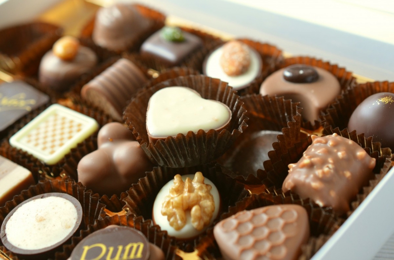 boulangerie-PUGET VILLE-min_chocolates_food_candy_calories_nibble_chocolate_heart-782043